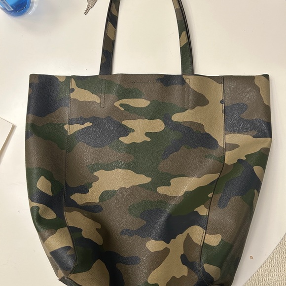 Camo Tote - Picture 4 of 5